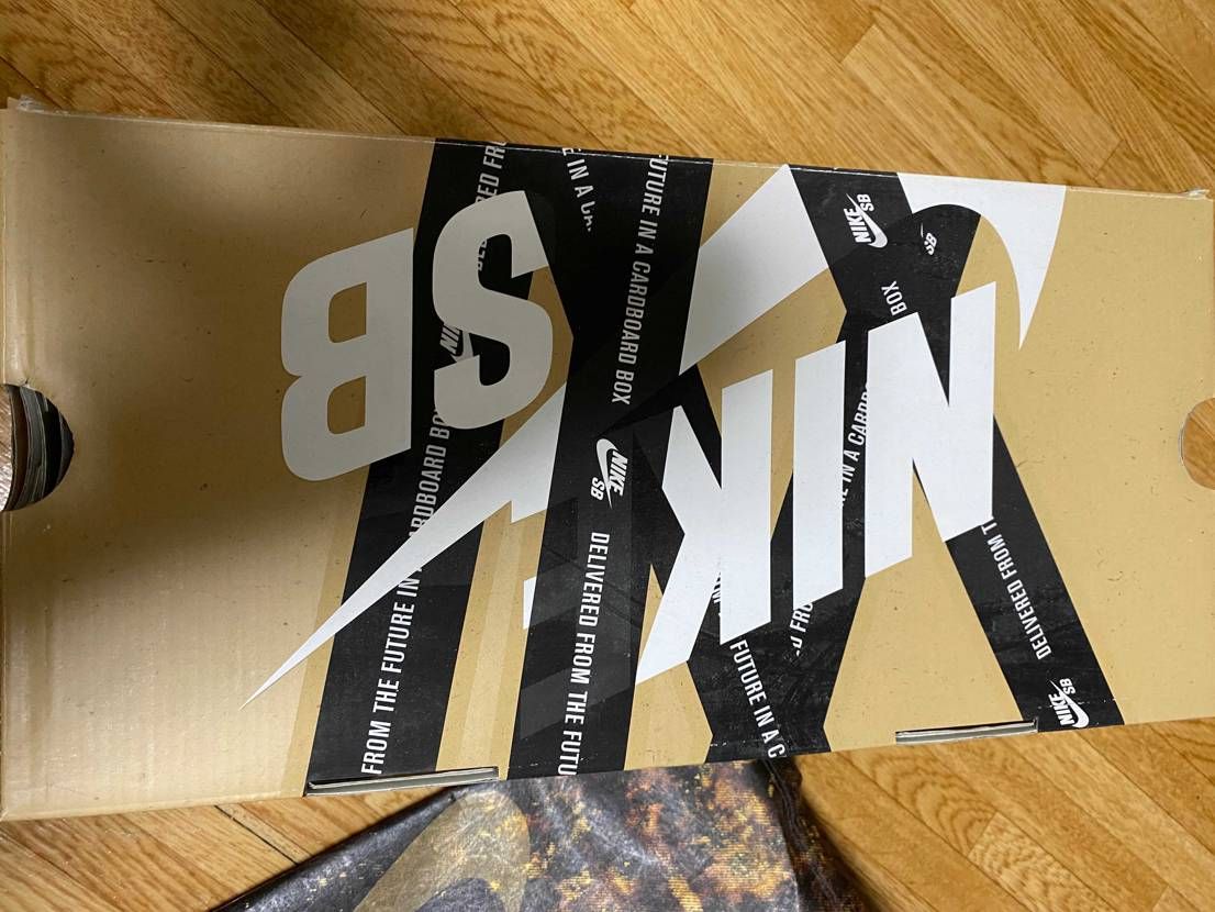 本日はBOXにも加工してあり、さらに今ではめずらしいシューズケース付き。
かっ