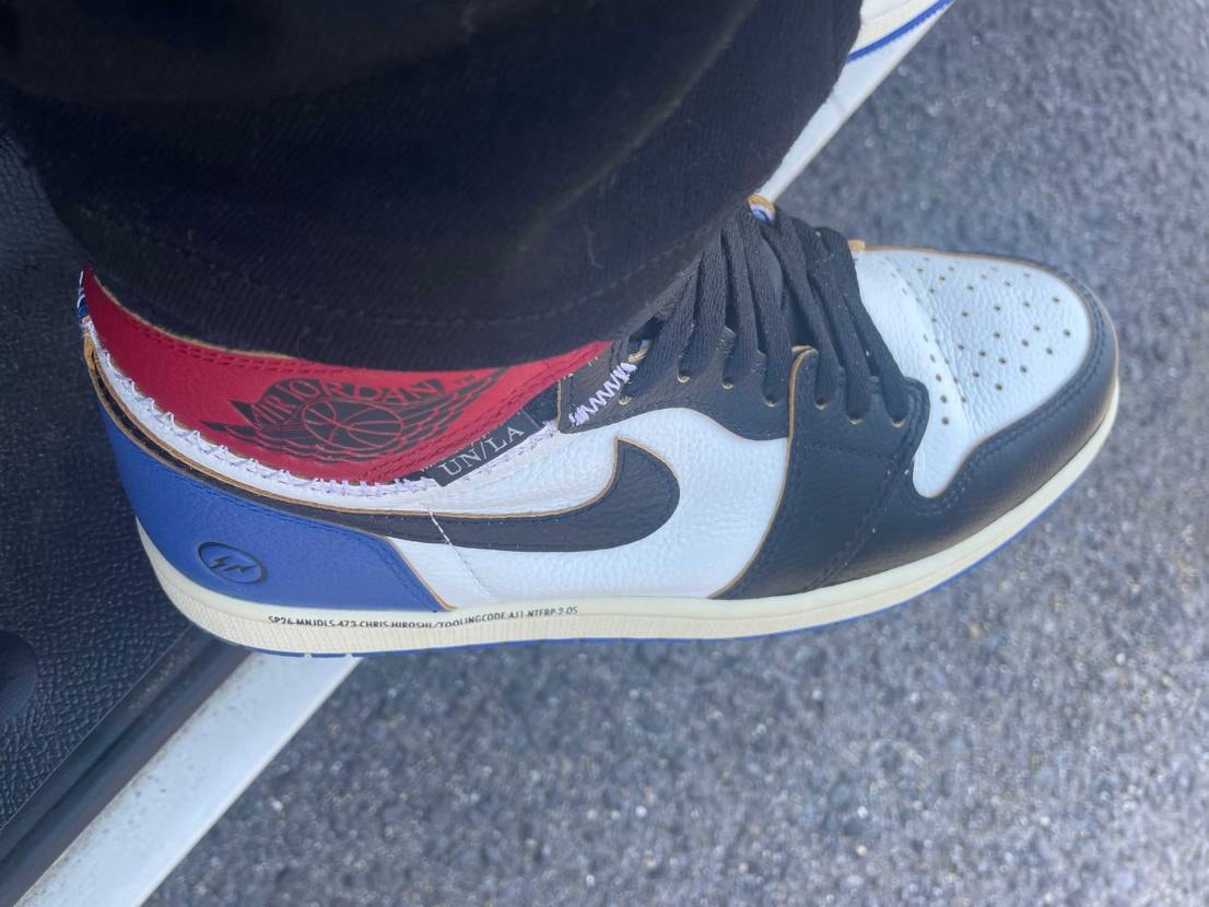 プレ値で購入しましたが，かっこいいんで
納得です。
お気