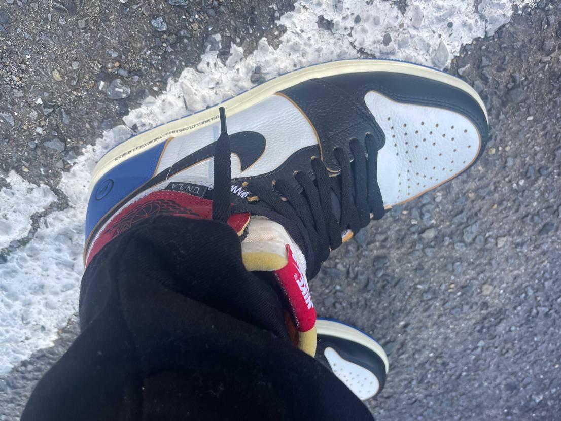 プレ値で購入しましたが，かっこいいんで
納得です。
お気に入りの１足になりま