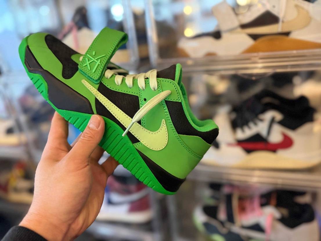 届きました‼️
シューレースは付属のライトグリーンに😊