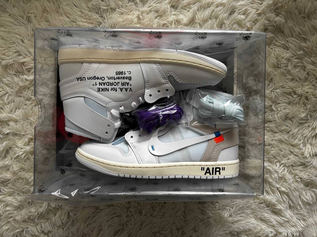 こんなに高いスニーカー、初めて買ってしまった…
新しい職場に履いていけるといい