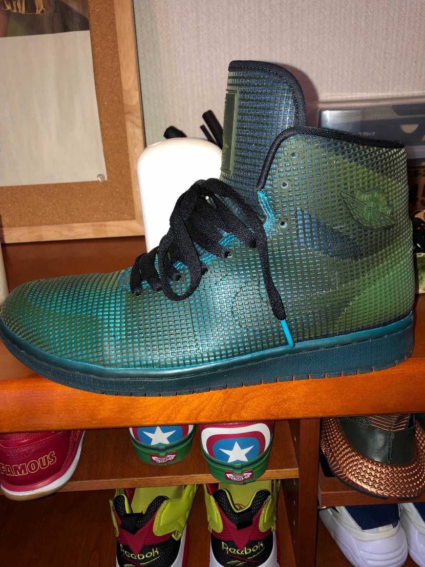 このスニーカーの黄ばみを取る方法知ってる方教えてください🙇
ジェイソンマークで