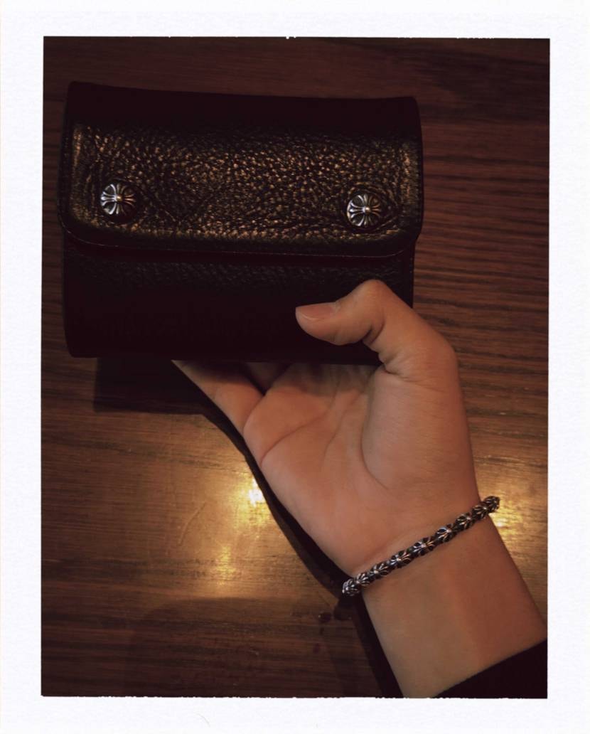 #ChromeHearts
Wave Mini Cross Ball Butt