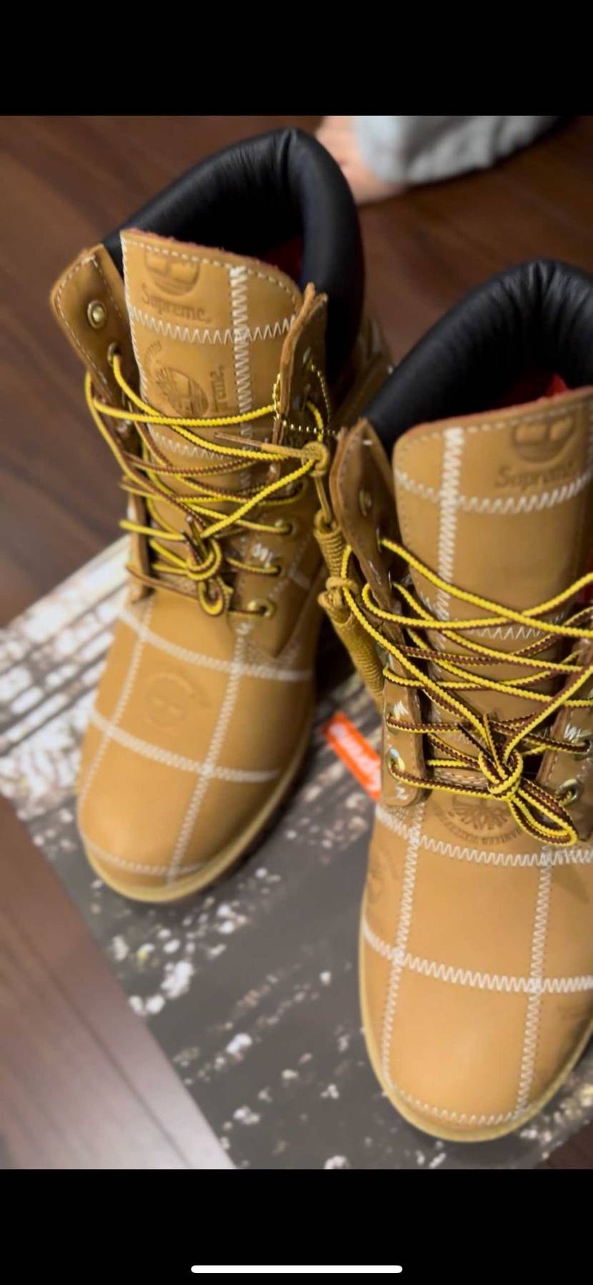 箱良いっすね、アッパー同色の変え紐付属あり、アッパーに散りばめられてるティンバー