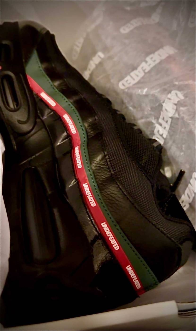 今年のエアマックス95はこれで締め〆ですかね、2色出されると2色欲しくなりますよ