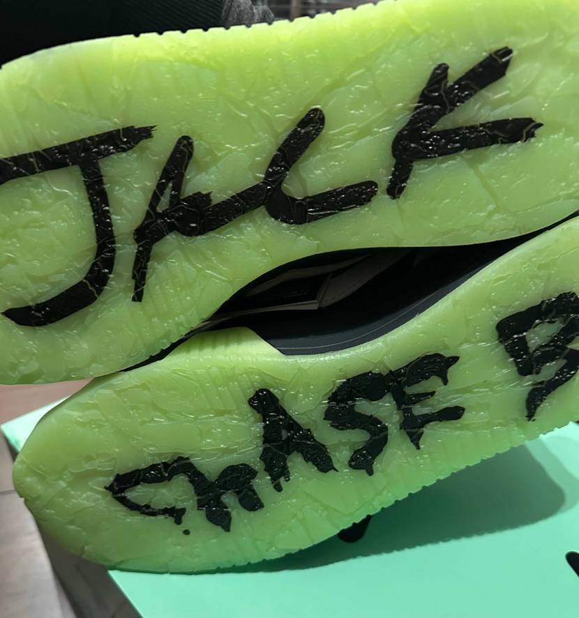 ヌバック、シボ革(オーストリッチ？型押しっぽい)、キャンバス