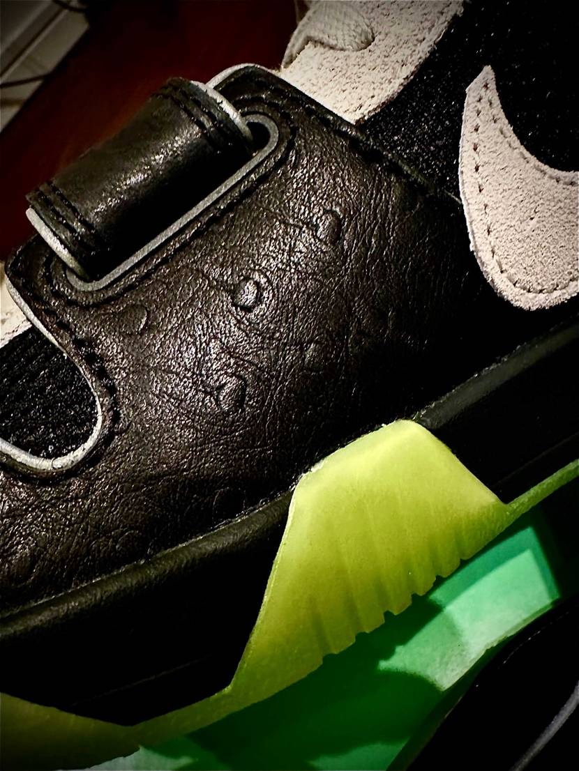 ヌバック、シボ革(オーストリッチ？型押しっぽい)、キャンバス