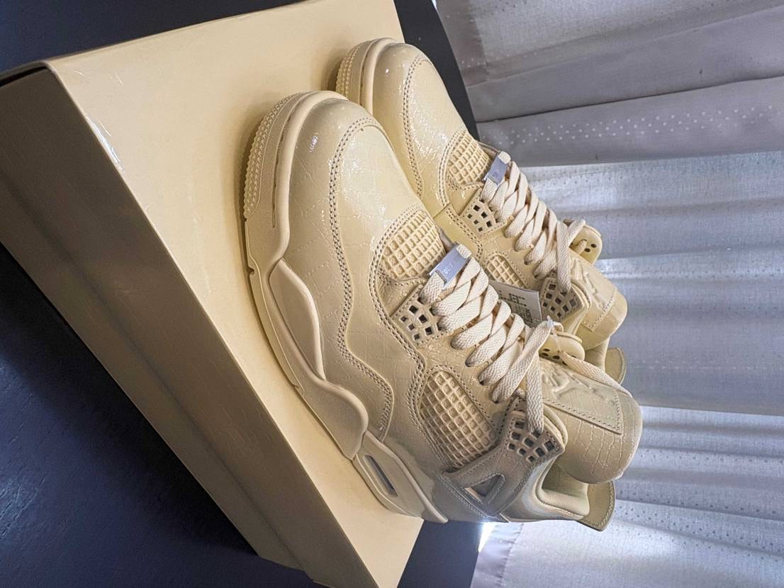 今日届きました！
実物結構いいですね!
他のaj4持って