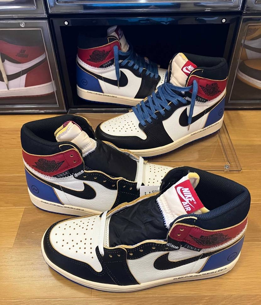 仕事終わり帰宅🏠すると
娘宛のNIKE📦
何買ったの〜と