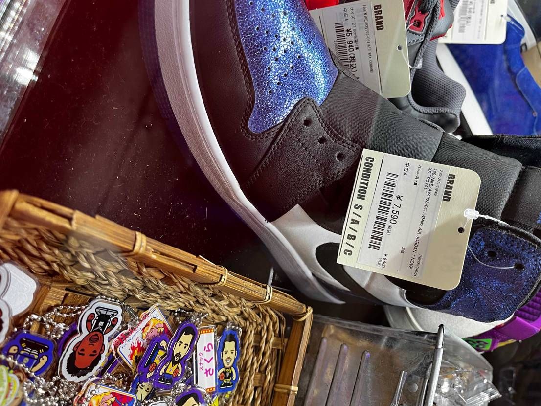 一枚目の写真にWMNS AIR JORDAN 1 NOVA XXと記されていて、