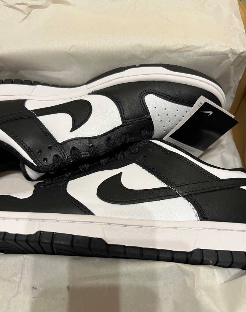 今日届いた嫁🐼。
なんかミッドソールが白じゃない。(写真1
