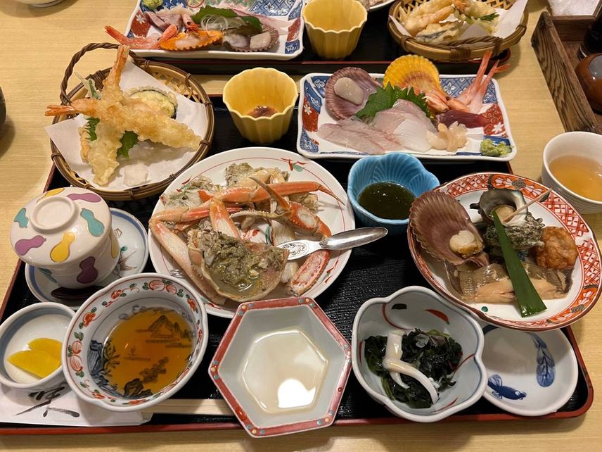 今日は昼食に松葉カニ定食🦀
年に一度のお楽しみ😊美味しく頂きました👍