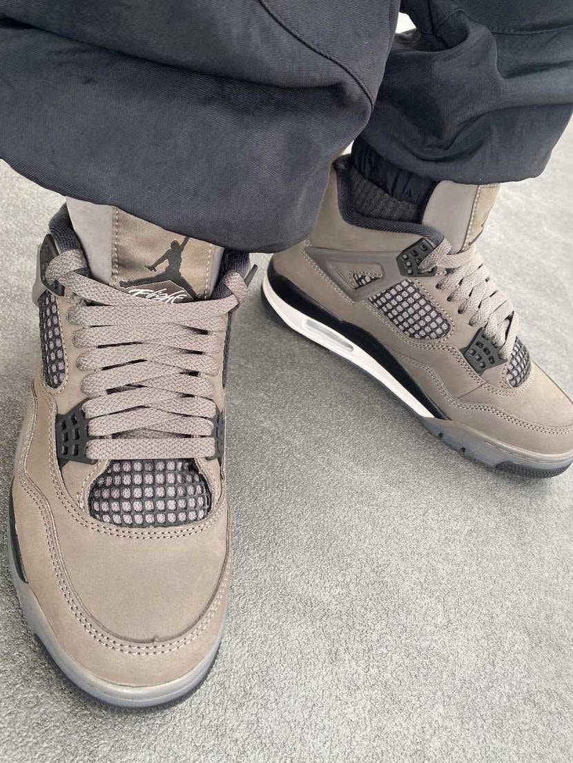 みなさんこんにちわ🤗
今日は黒パンCAVE🪨で出勤🚙
ほんと万能でカッコ良い