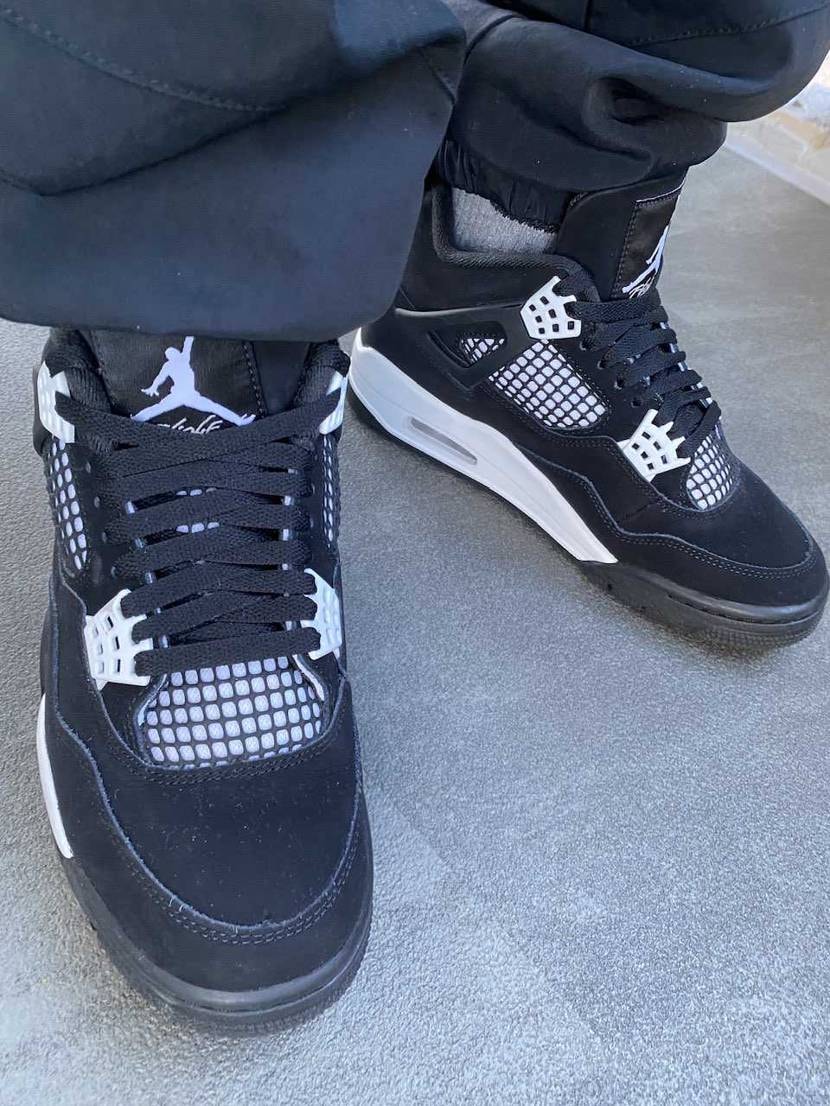 みなさんこんばんは🤗
近くにROYCE'の移動販売車が来てるので
明日のホワ