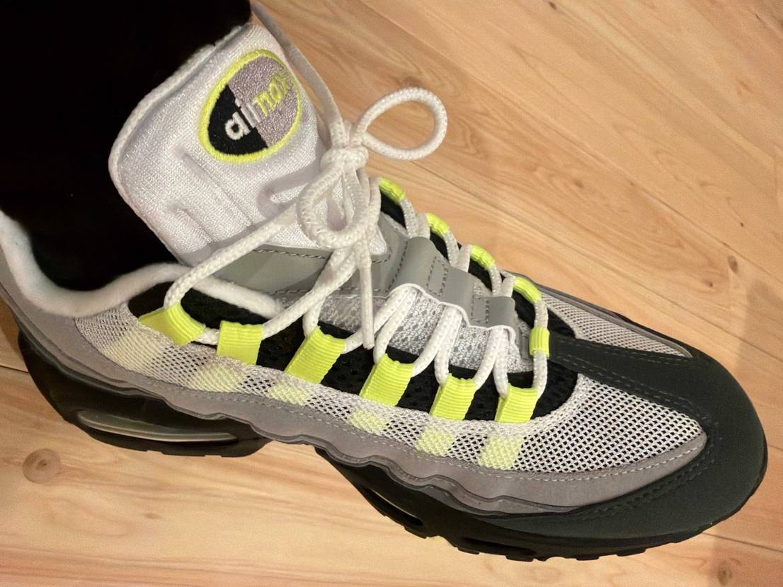 足の甲がデカくて全部のホールに入んない😂最後二つ通す？1つ余