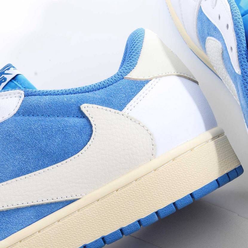 やべー発売したら欲しすぎる。
Travis Scott ×