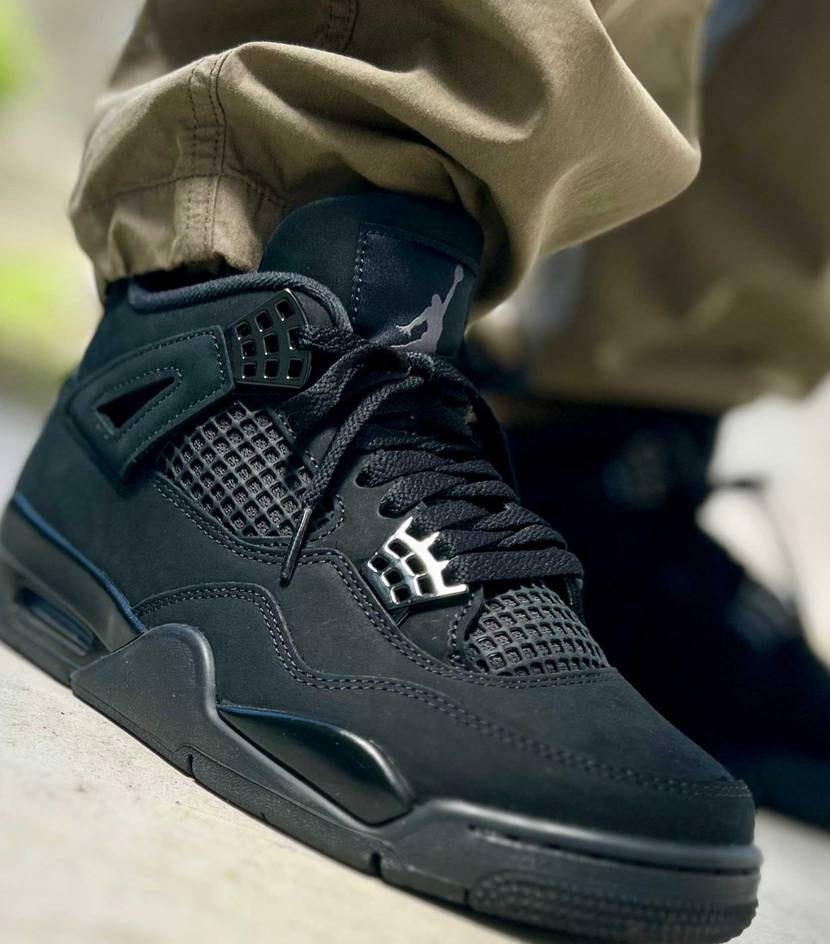 
4🐈‍⬛
そろそろ片付けるつもりでしたが…


真夏まで履くことにし