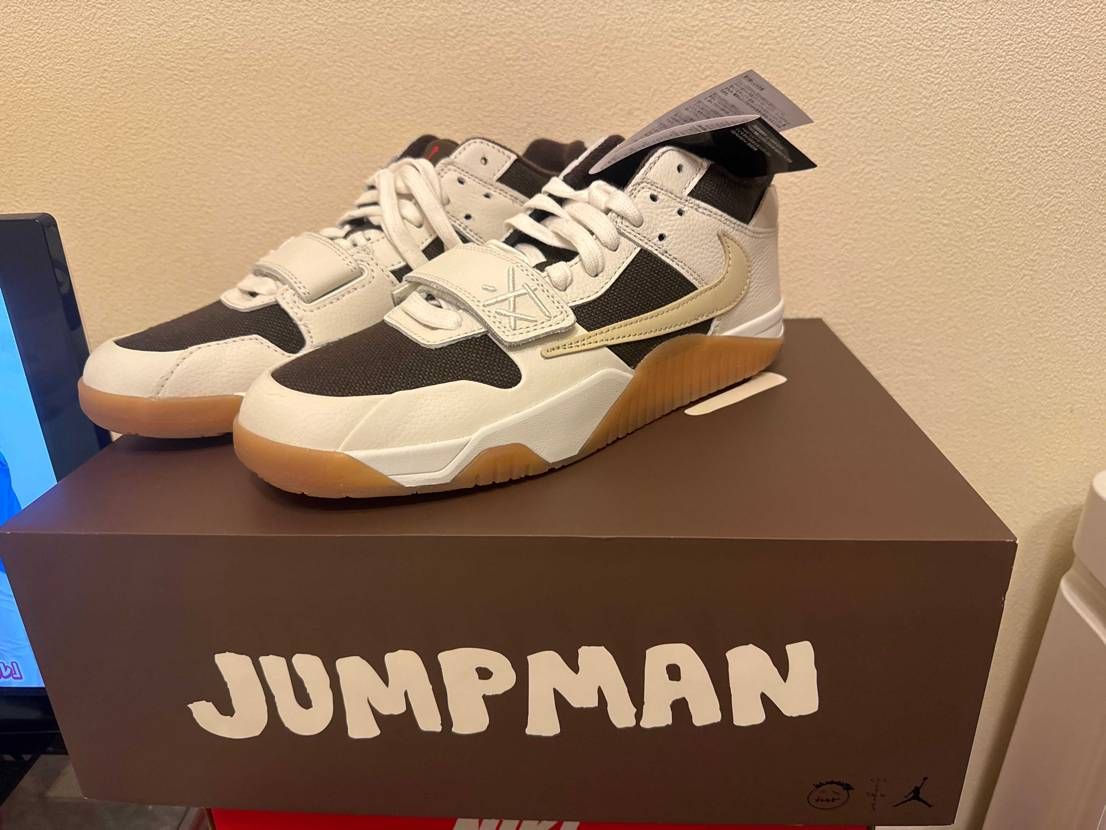 やっぱりトラヴィスは良いよ。この箱からすでに高級感あって、今回初のシグネイチャー