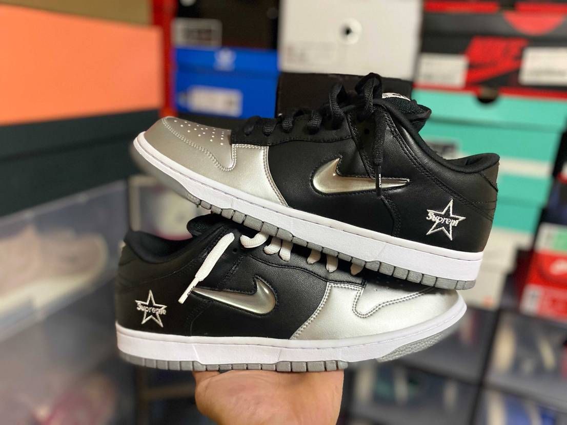 NIKEクオリティレベル50くらいのやつ

supremeじゃなくてsupr