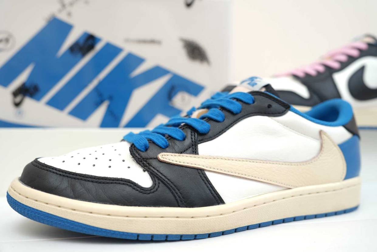 28.5cm
129,800円
スレ傷などユーズド感あります
お探しの方い