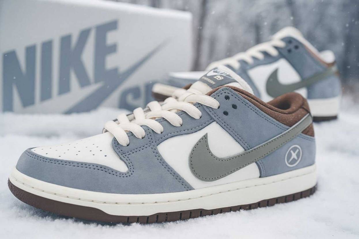 29cm
39800円
今の季節にぴったりなカラーリングだと思います
お探