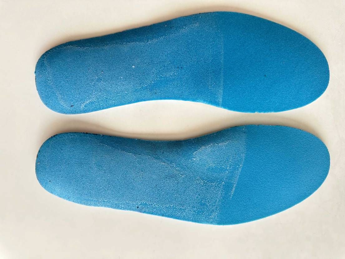 惣流さんへ

こんなインソールの糊付けも鑑定通るんですよ😂

笑っちゃう