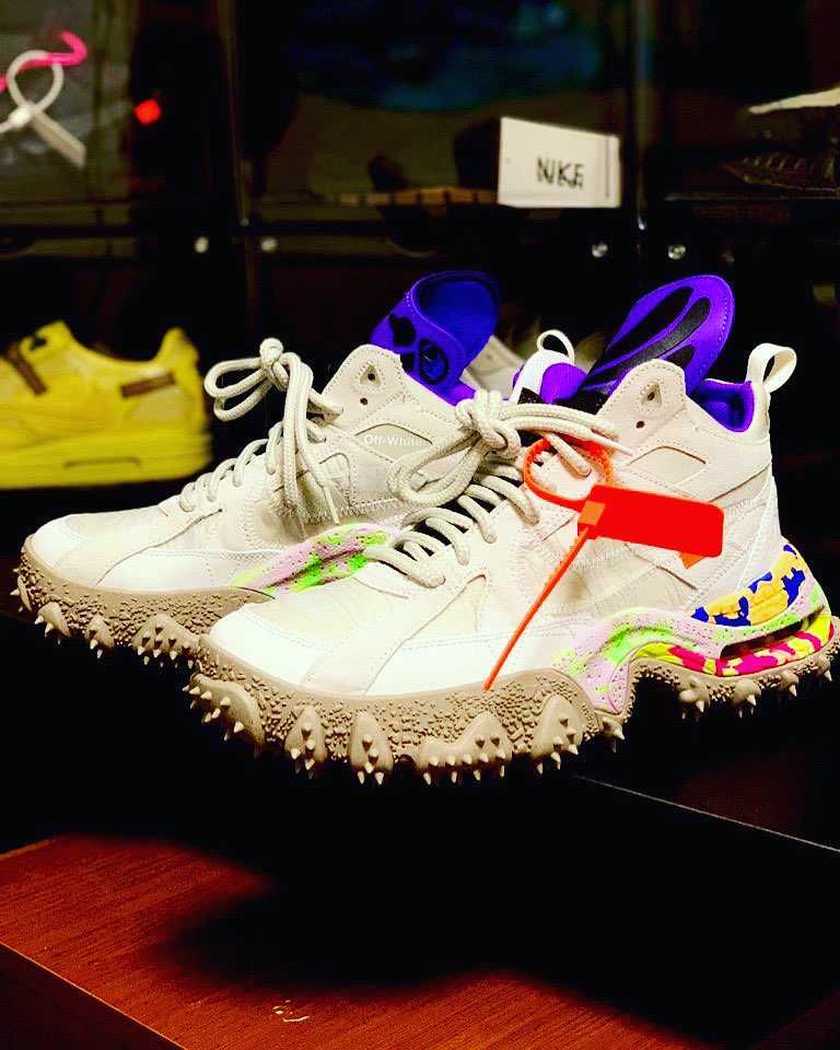 むちゃくちゃゴツい感じがたまりません☺️✨✨
NIKEショップの店員さんにも『