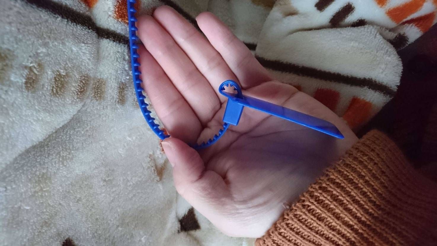 オフホワイトのタグの外しかた教えて欲しいです。
あとここまできたらもう無理ですか