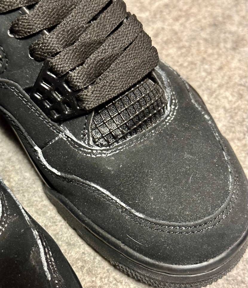 先月におろしたBlack Catなんですが
なぜか爪先部分
