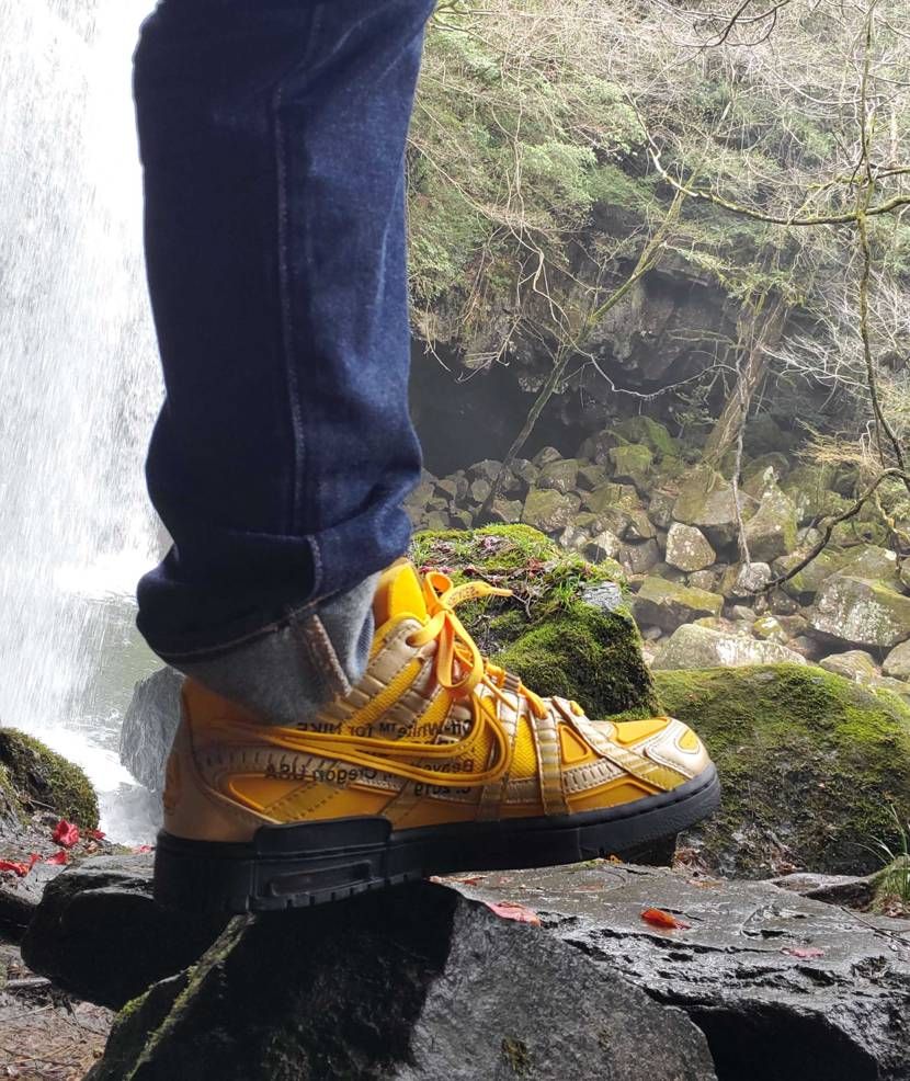 滝とラバーダンク👟
自然の水の音は癒やされますね😊
いとをかし✌