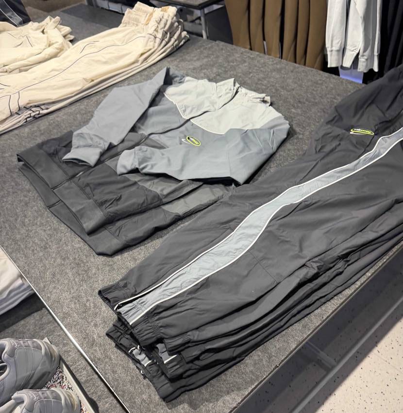 イエグラ当たったので記念にAM95 Woven Jacketも欲しかったのですが