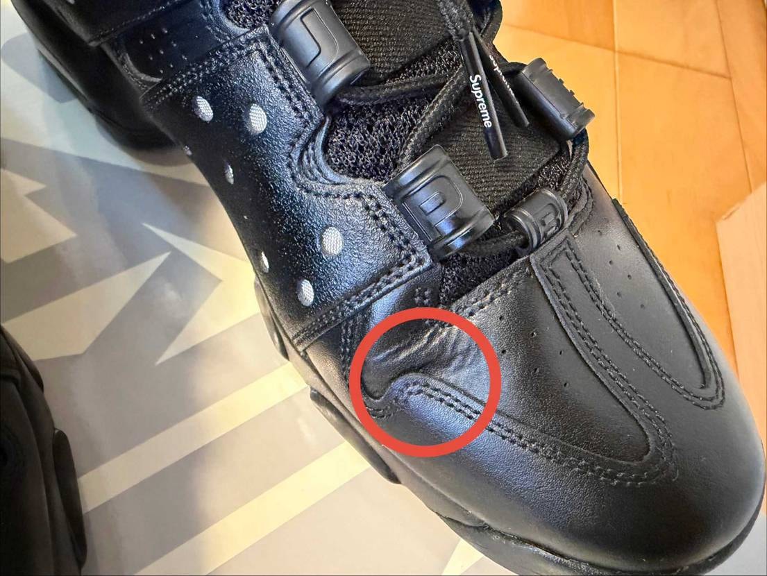 すごくかっこよくて毎日履きたいんですが、赤マルのところが、歩