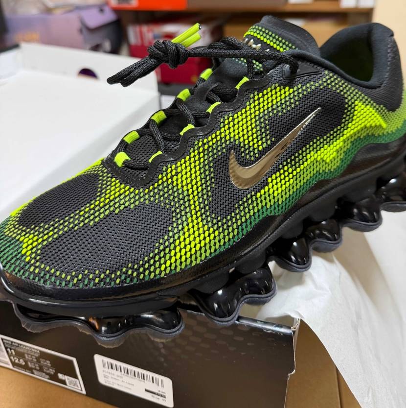 ミラノからはるばる届きました！サイズ感はAM95のフィット感ですが、つま先は広め