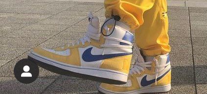 こちらのスニーカー分かる方いらっしゃいますか。