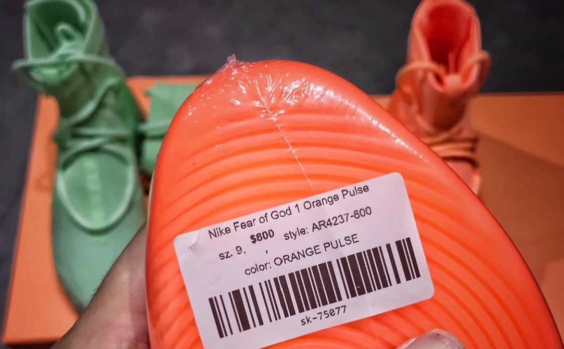 ウルトラマンシリーズといい、これも派手やわ… 
正直いらない…

ナイキさ