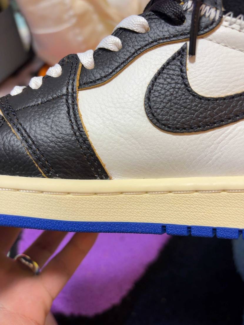 ✹🐡到着！
塗装がハゲて黄色いレザーがお目見えNIKEクオ