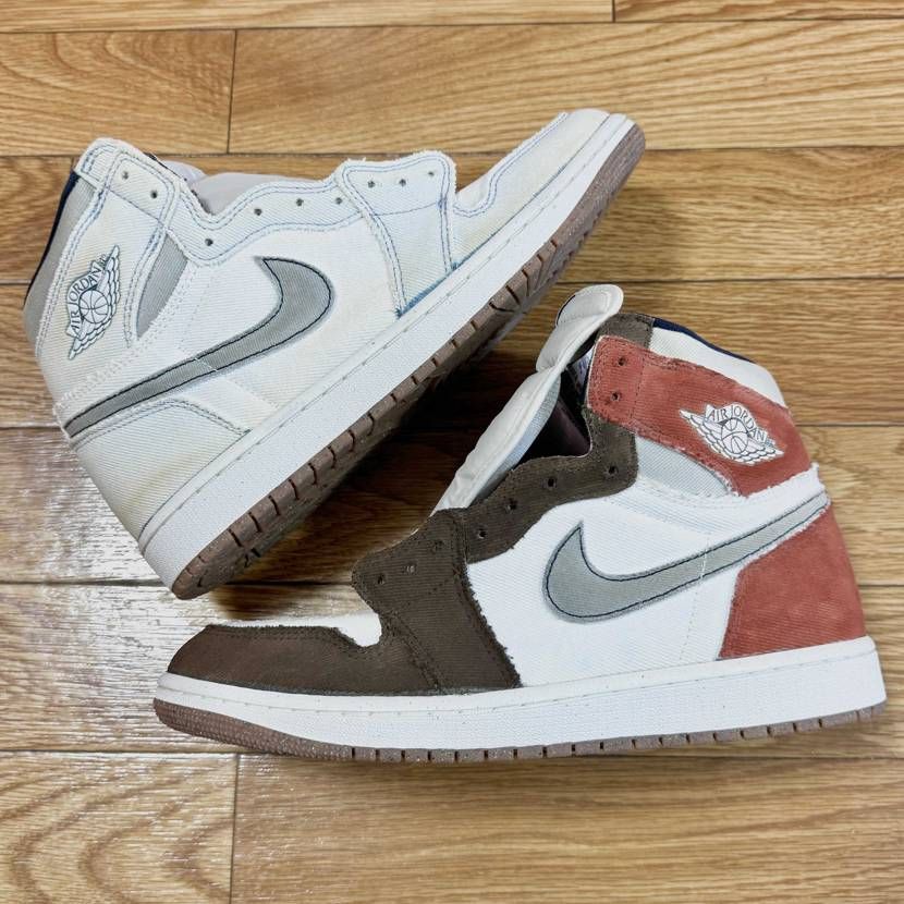 先日ブリーチして微妙に色が抜けたAJ1デニムくんに色を入れて遊んでたら、何か既視