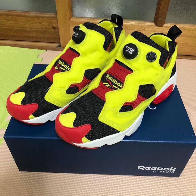 リーボックって言ったらこいつも欠かせないよね
サックスブルーも近々手に入れたい