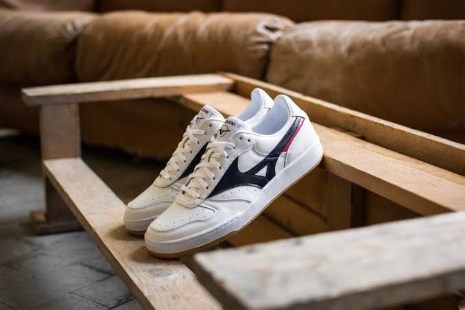 スニーカー好きな人って、やっぱりOG仕様とか、1stカラーと