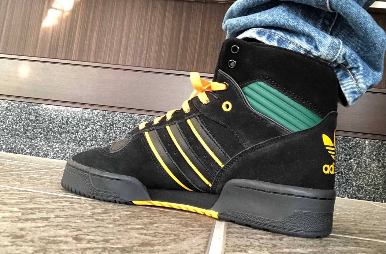 これだいぶいいですね
皆さん、定価割れしてるので買いですよ
激シブスニーカー