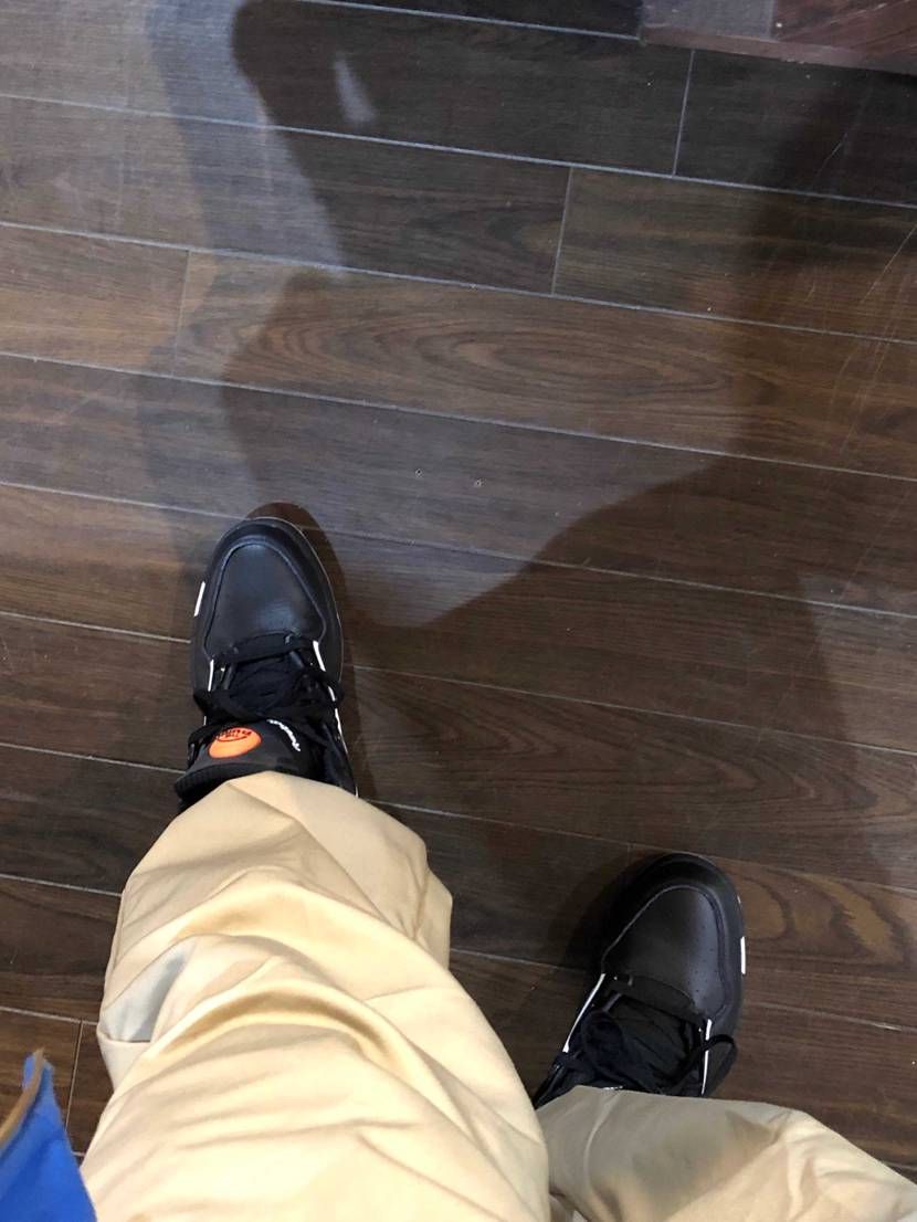 早速履いてみました
やばいっすね
履き心地はcourt victoryに非常