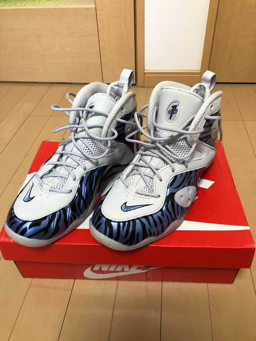 正解は nike zoom rookie"menphis tiger"
でした