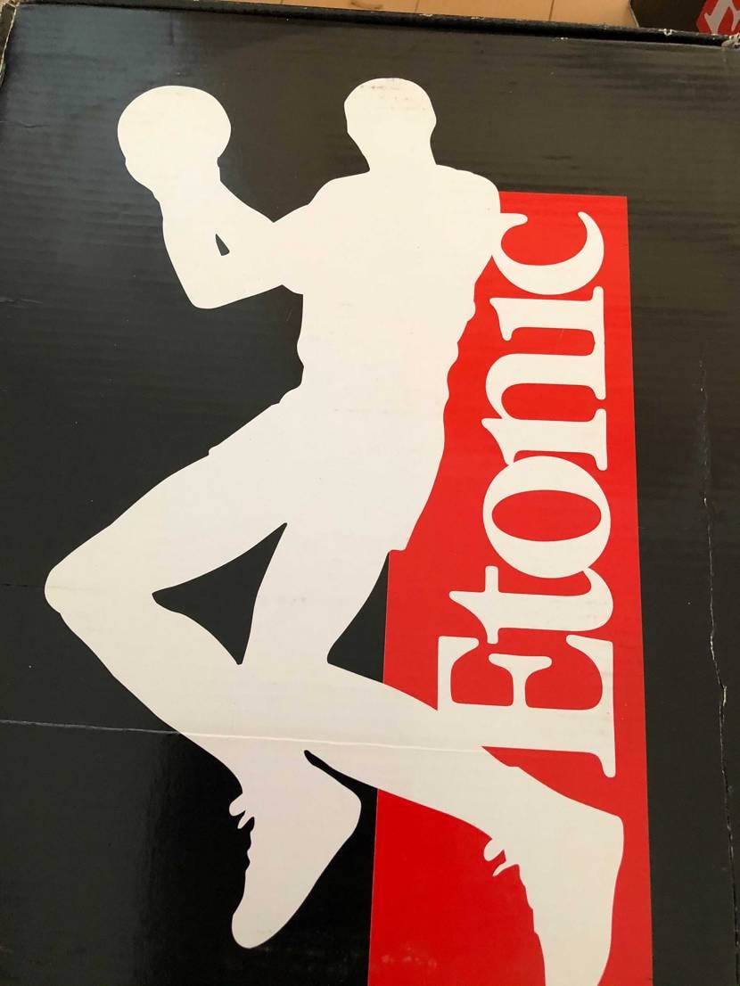 問題
このスニーカーはなんでしょう