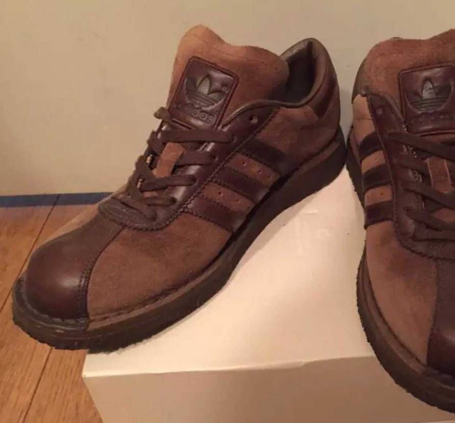 adidasスウェード　24cmスニーカー

色　茶色