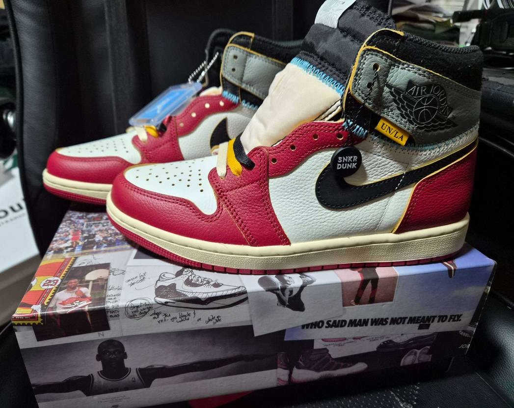 新年最初のスニーカーが到着しました❗
ずっと迷ってたユニオン × ナイキ エア