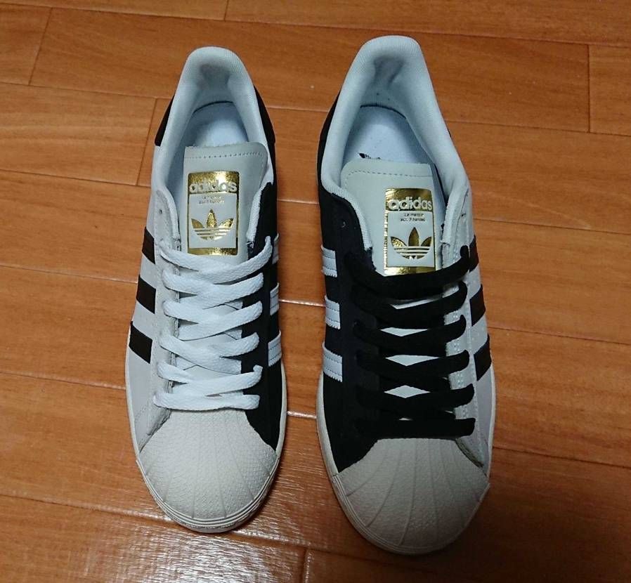 久しぶりアディダスオンラインで、気に入ったスニーカー手に入れました 少し苦労しま