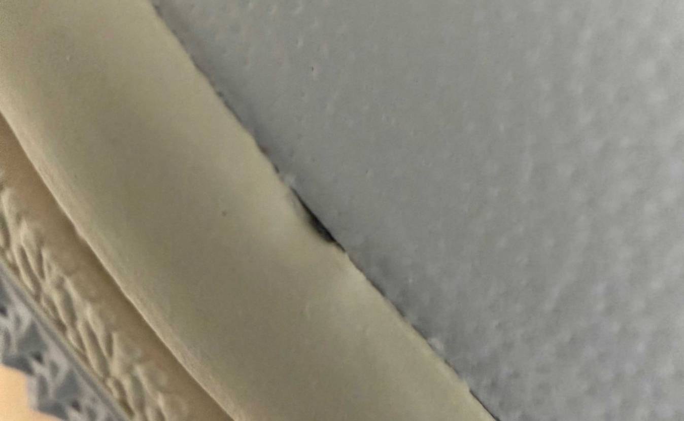 ミッドソールの縁が内側に入り込んでるけど、直したりできますかね？よろしくお願いし