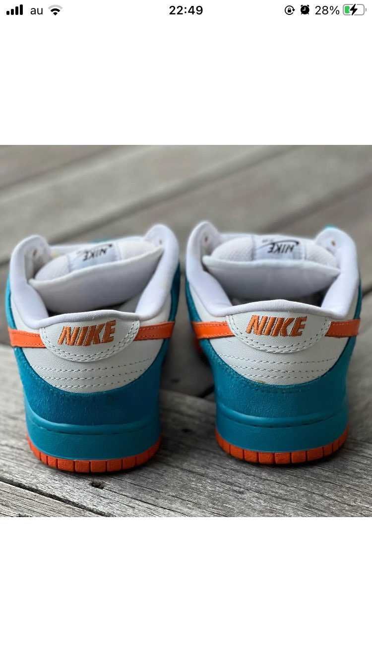 NIKEの文字が小さい気がしますけど、これはフェイクでしょうか？
実物見た事な