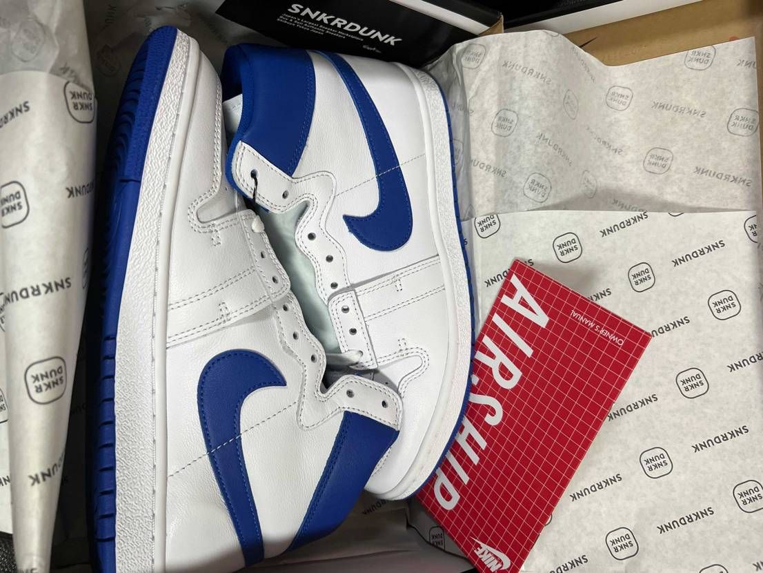 箱破損してたけど
中身は完璧！なかなかカッコいい👟