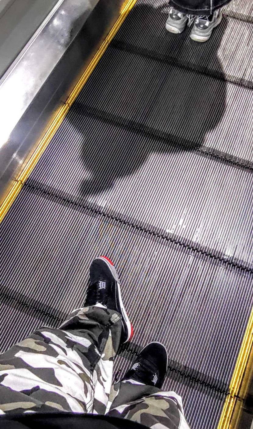 What’s up bro?🙋🏾‍♂️

雨で少しヒンヤ